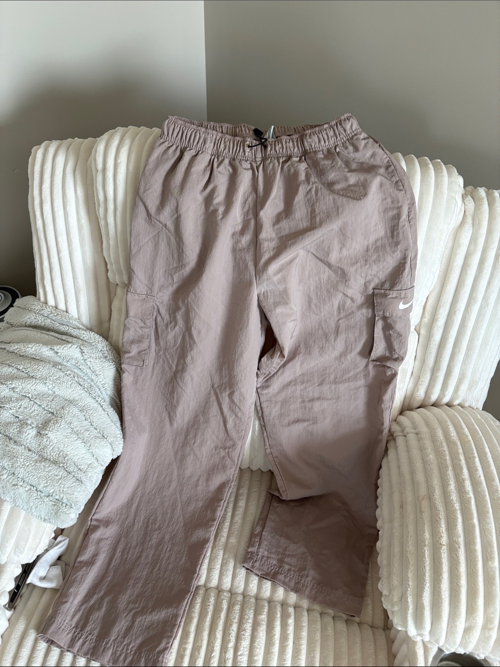 Nike Women’s Cargo Pants in Mauve Medium